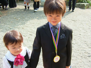 天然茶髪がめちゃくちゃキレイ。2人とも同じような色なのに一人はストレート一人は天パ。なんか不思議だなぁ。