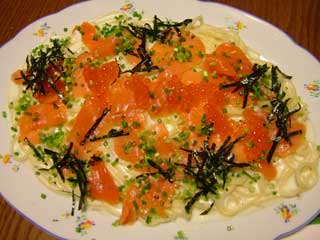 イクラとスモークサーモンのホワイトソーススパゲッティー♪♪