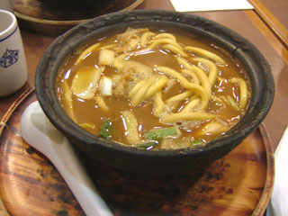けっこううどんに芯がある感じ。そして汁は濃いっていうか苦い系まったりって感じ。最初ハテ?って感じだったのにどんどん食べれちゃう。最後は「美味しかった〜!」って完食w名古屋最高〜♪