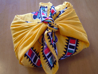 朝弱い私が頑張って必死で作ってるんですよ、朝一人で寒いし幽霊でたらイヤだなとか思いながら必死で作ってるんですよ、今日はおろし焼肉弁当にしたんですよ、お肉沢山入れたのに〜お弁当を置き忘れるのは犯罪行為です。
