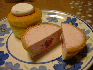 イチゴタルト。甘酸っぱくて美味しい〜♪
