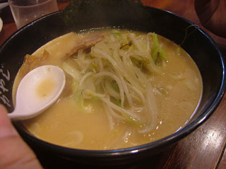 まじでやばいです、辛いの好きの私が何故かこんなに甘いラーメンに落ちましたw
