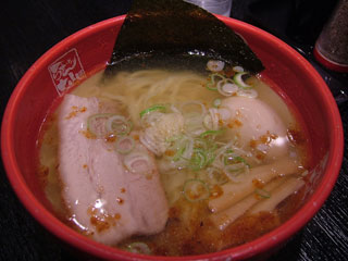 こちらもエビの香りがたまらない不思議ラーメンっす★