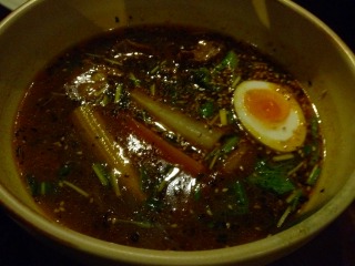 店内ちょっと暗めです（＾＾；）