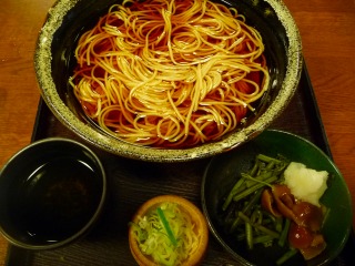 美味しいよ♪これは冷山菜蕎麦ね。