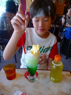 間違い探しみたいにデコに冷ピタ（＾＾；）