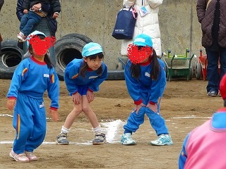 女子がゴールを守ってるポーズ（かわええぇぇ
