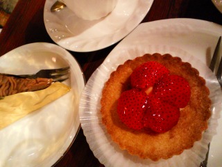 普通の美味しいケーキです♪