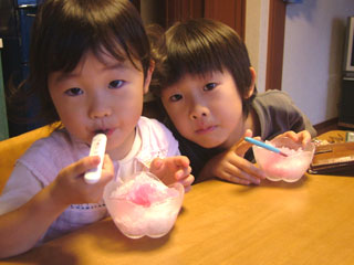 ちょっと貰ったら「ママが食べた所為でこんなに少なくなっちゃった（Ｔ-Ｔ）ってヲイヲイそんな食べてないよ！！